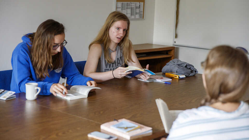 Summer literature course allows students to explore, experience Great Plains, prairies